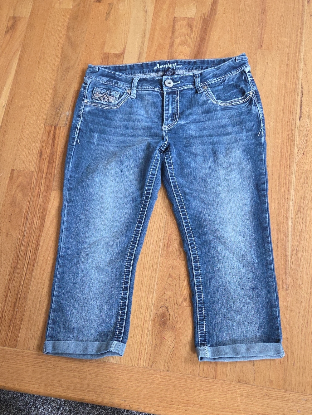 Amethyst Jeans Women's Cropped Washed Blue Denim Capris